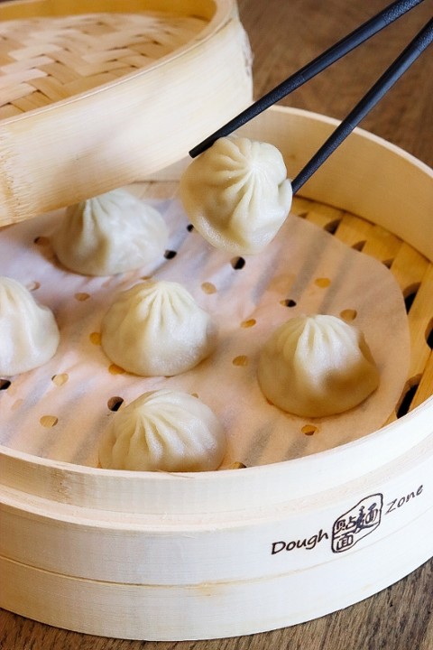 Pork Soup Dumplings (8 pcs)鲜肉小笼包