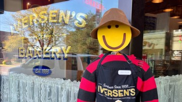 Iversen's Bakery 12948 Western Ave