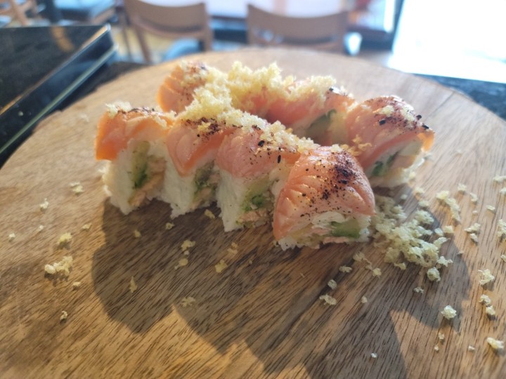 FR16-ULTIMATE SALMON ROLL