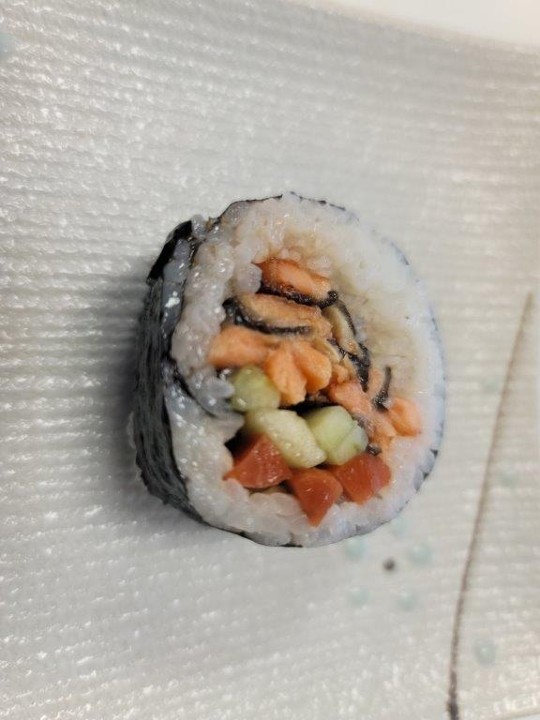 CR6-SALMON SKIN ROLL (5PCS)