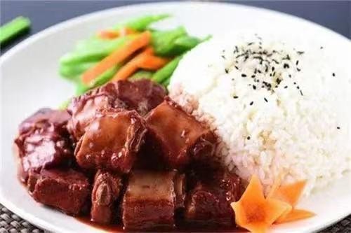 胖李老味酱香排骨饭+蔬菜 Chef Lee Braised Spareribs w/Potato And Rice