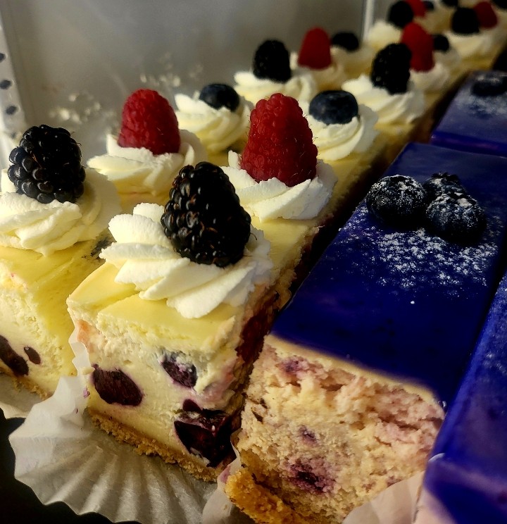 Individual Miced Berry Cheesecake
