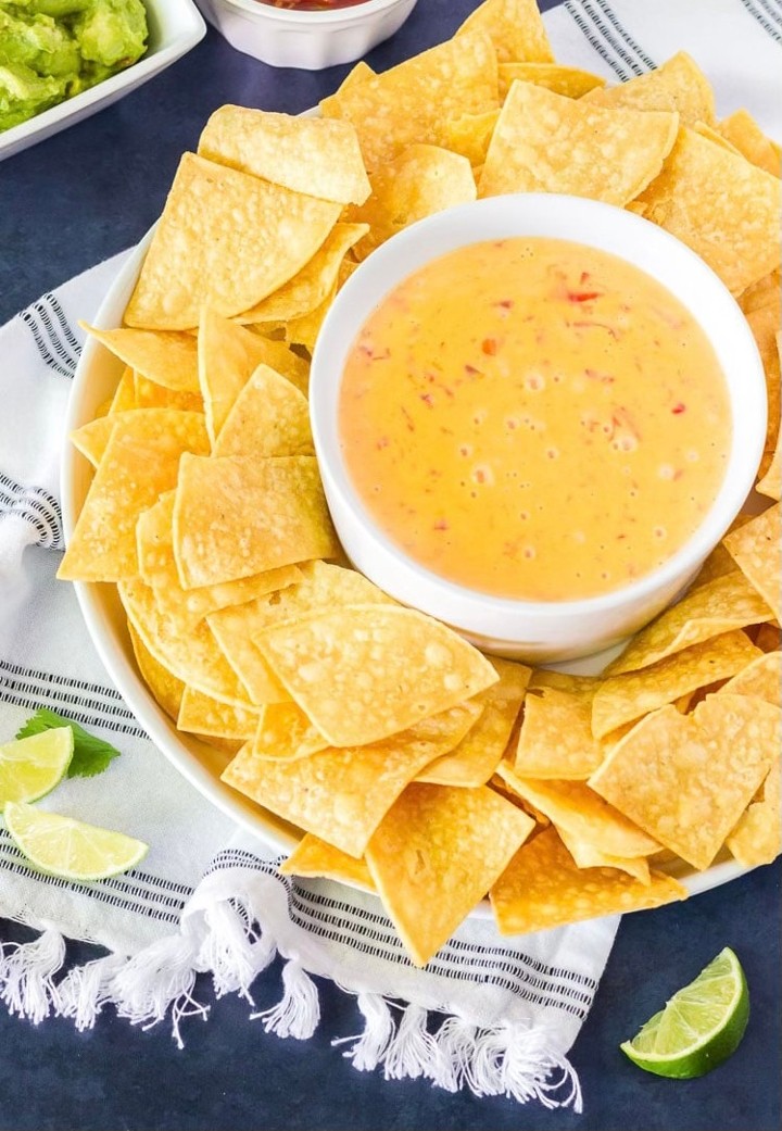 Cheese queso & Chips
