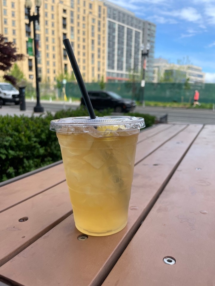 Arnold Palmer (1/2 Lemonade 1/2 Tropical Iced Tea) (12oz)