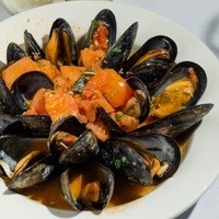 Mussels ENT over Linguini