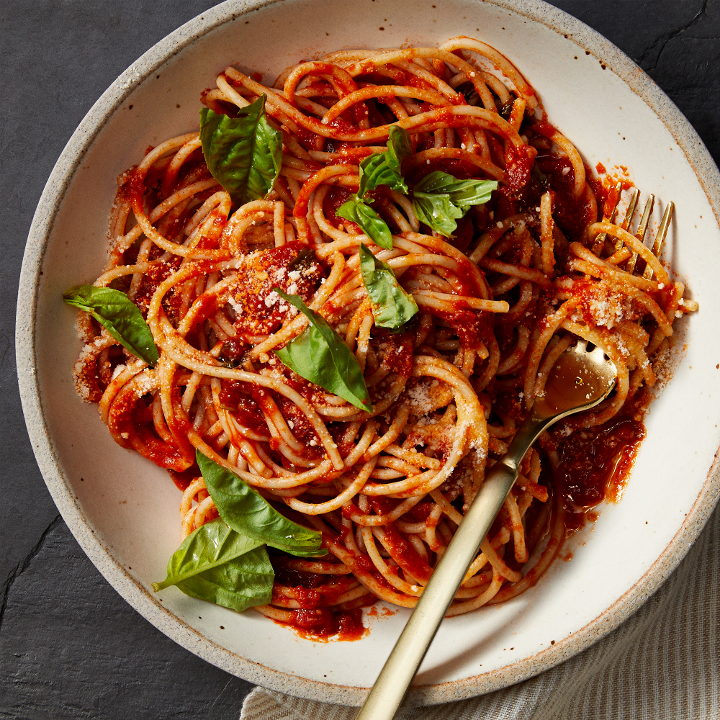 Classic Spaghetti with Tomato and Basil