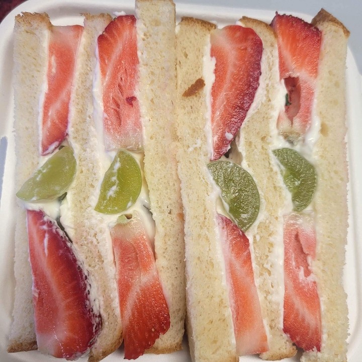 B5. Fruity Sandwich