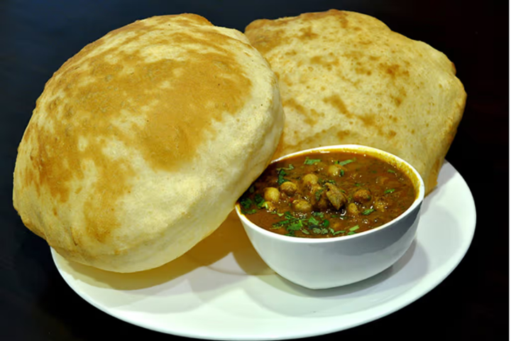 Chole Bhatura (1 pcs)