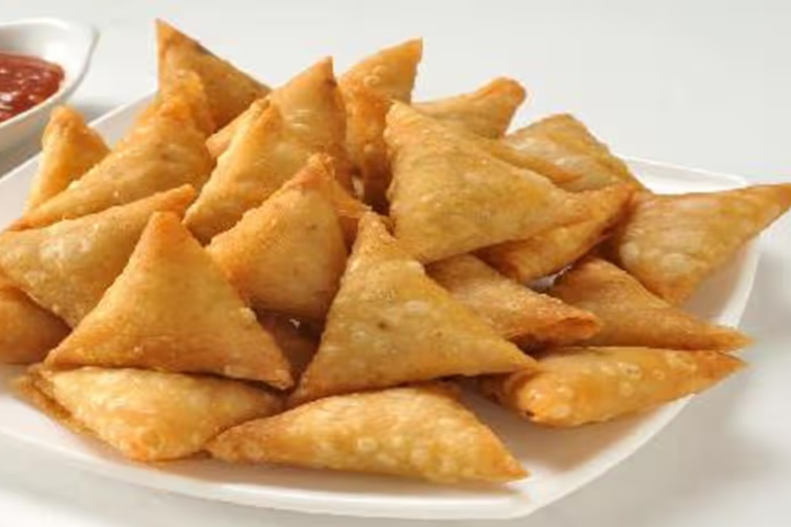 Onion Samosa (6Pcs)