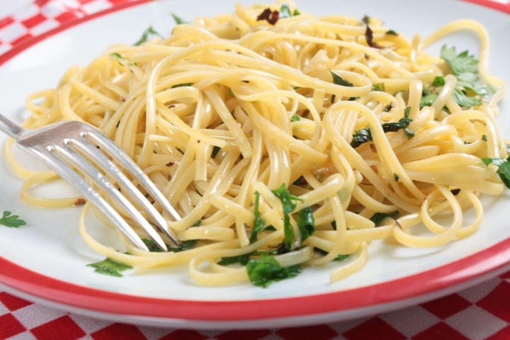 Spaghetti With Broccoli, Garlic & Oil