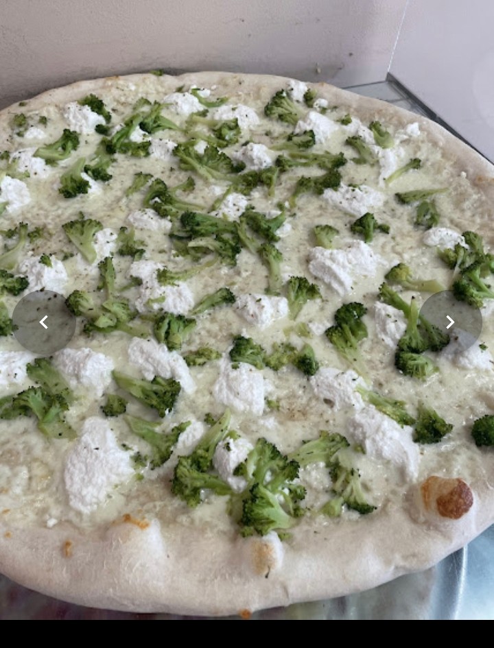 White/broccoli/garlic Pizza