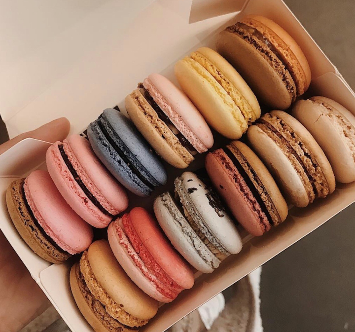 Gift Box of 12 Macarons