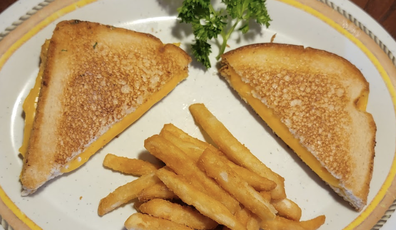 Grilled Cheese w/ fries