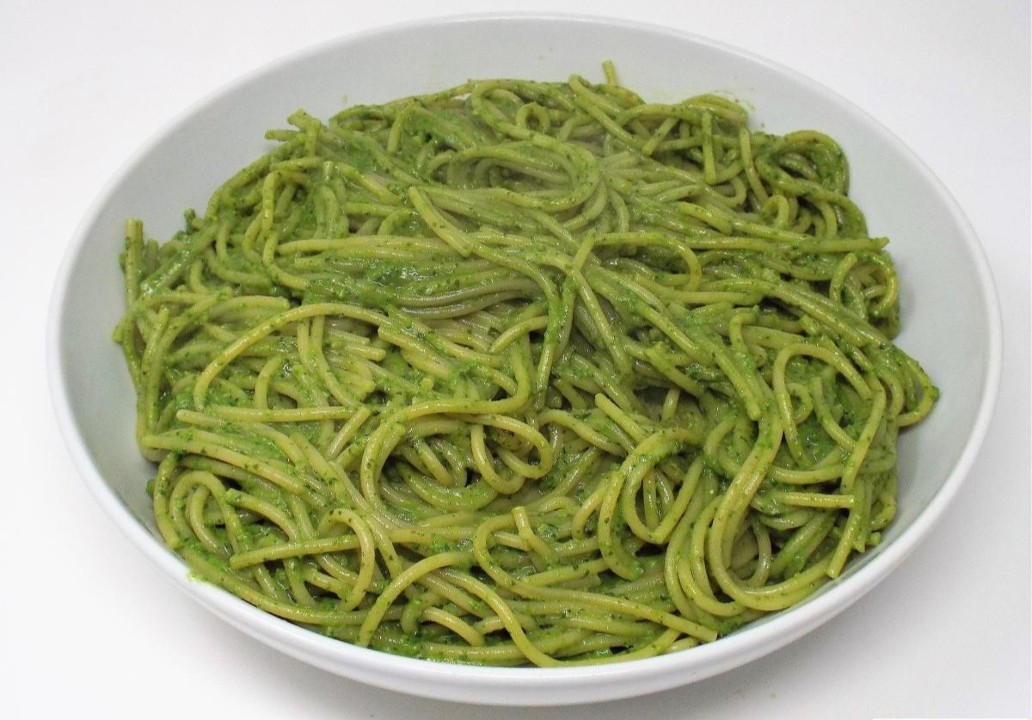 Tallarines Verdes (Large Pesto Pasta)