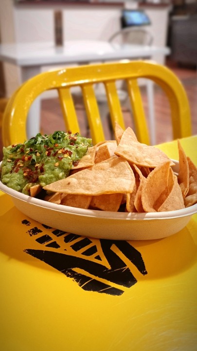 Guacamole & Chips (Guatemalan Style)