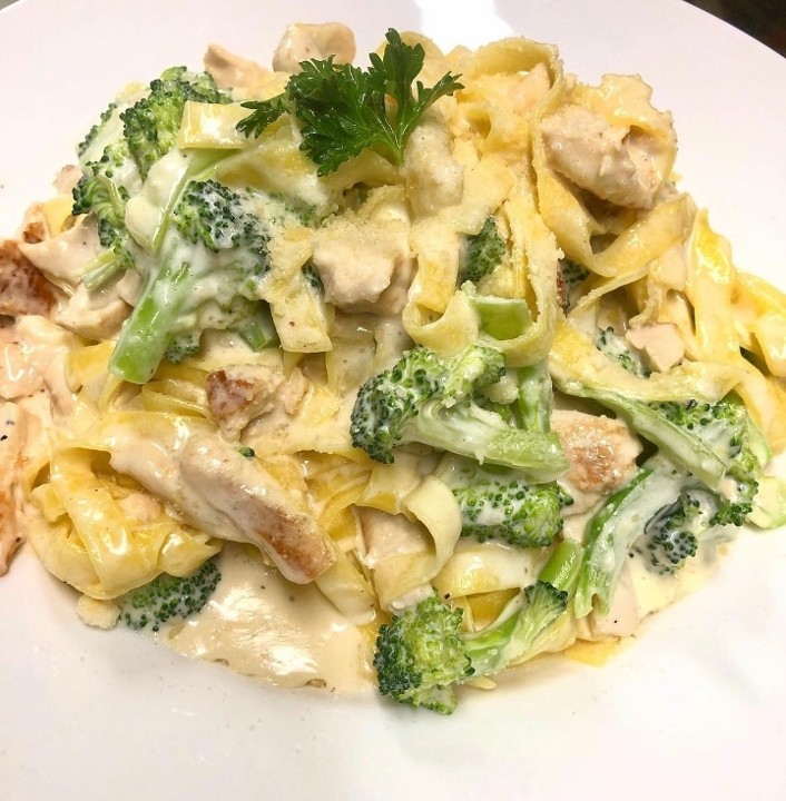 Fettuccine Alfredo Chicken and Broccoli