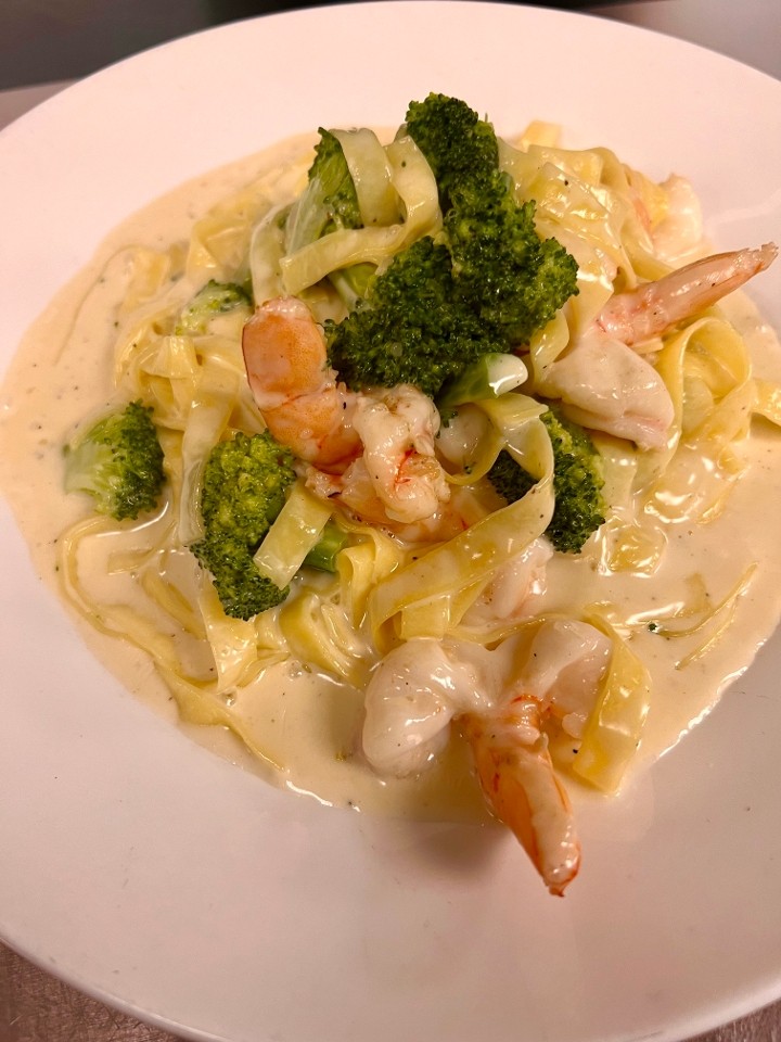 Fettuccine Alfredo Shrimp and Broccoli