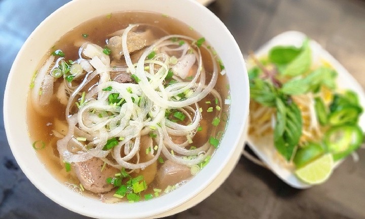 200 - HOUSE SPECIAL BEEF PHỞ