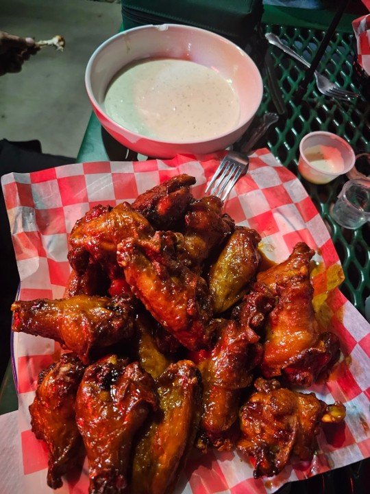 8 TRADITIONAL WINGS + 1 SIDE