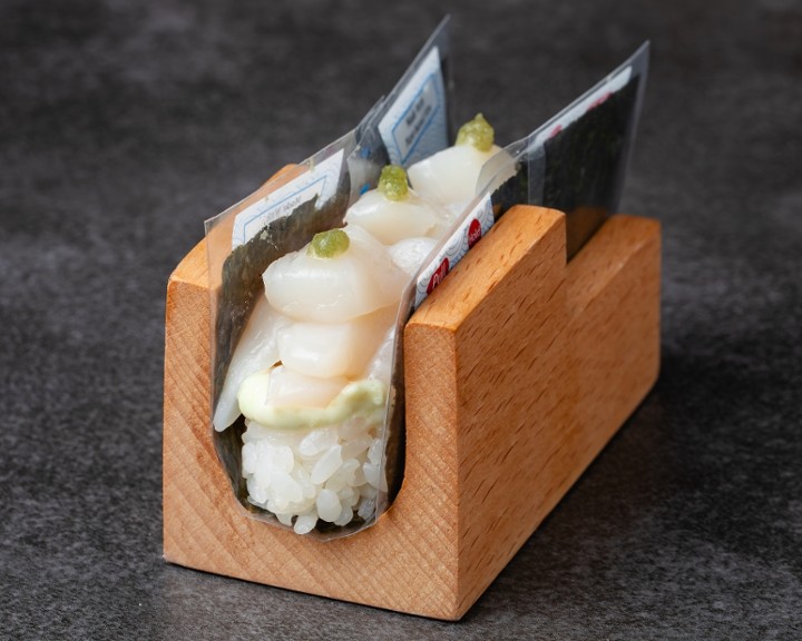 Hokkaido Spicy Scallops Hand Roll