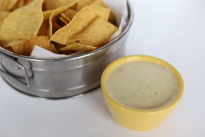 Queso & Chips (8oz)
