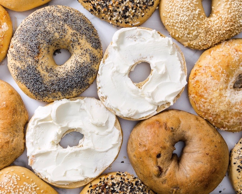 BAGEL WITH CREAM CHEESE