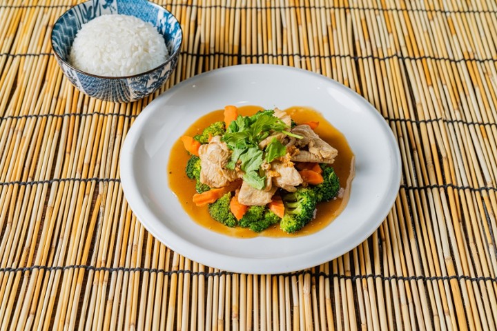 Lunch Stir-Fried Chicken and Broccoli w/ Rice