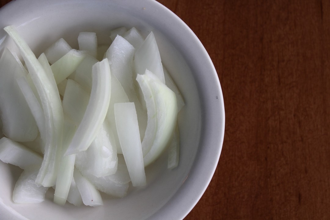 Side Onions White
