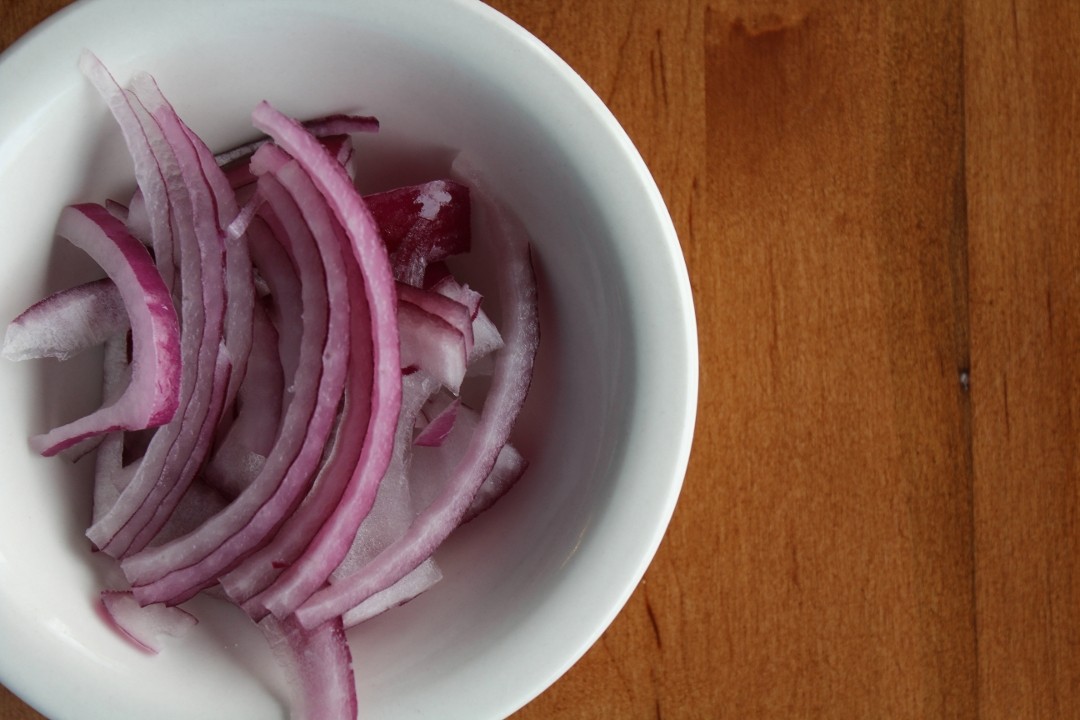 Side Onions Red