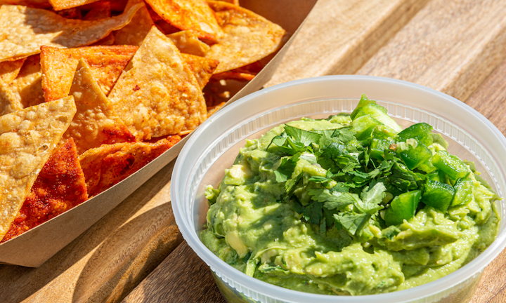 8 oz Guacamole w/ Chips