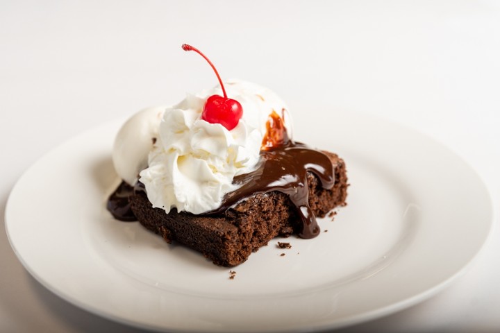 Hot Fudge Brownie Sundae