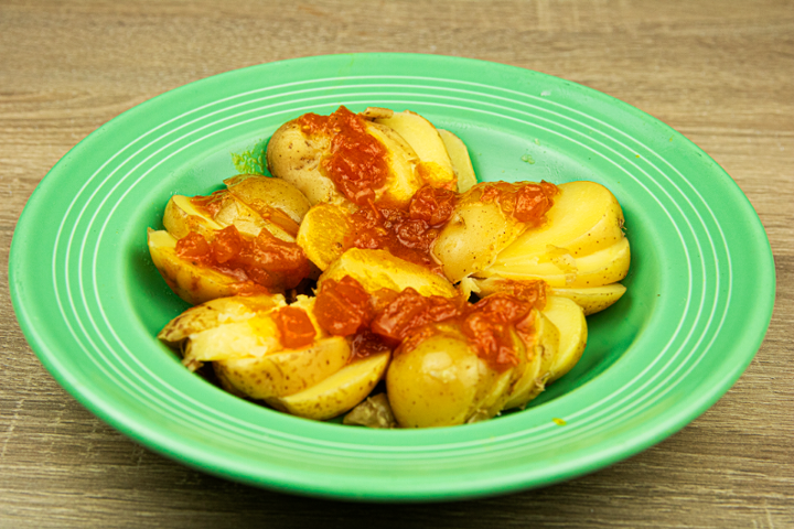 Papa con Guiso (Boiled Potatoes in Red Sauce)