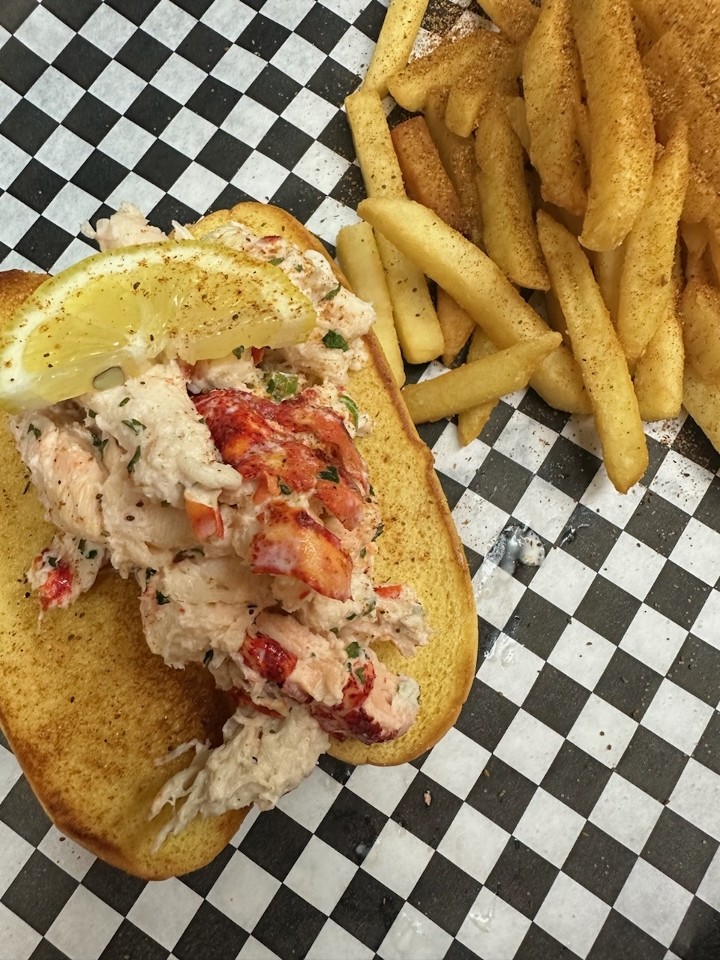 Lobster roll Connecticut style