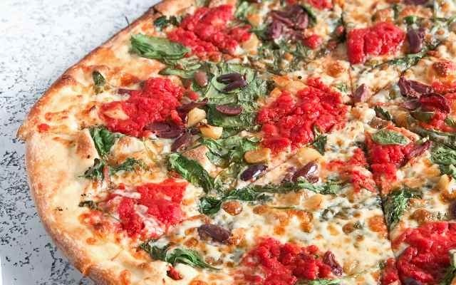 Small DD Spinach, Kalamata Olive & Roasted Garlic