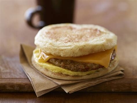 Mo's Susage Egg Muffin (Eggs, sausage & cheese)