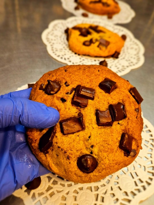 Triple-Chunk LARGE Chocolate Chip Cookie