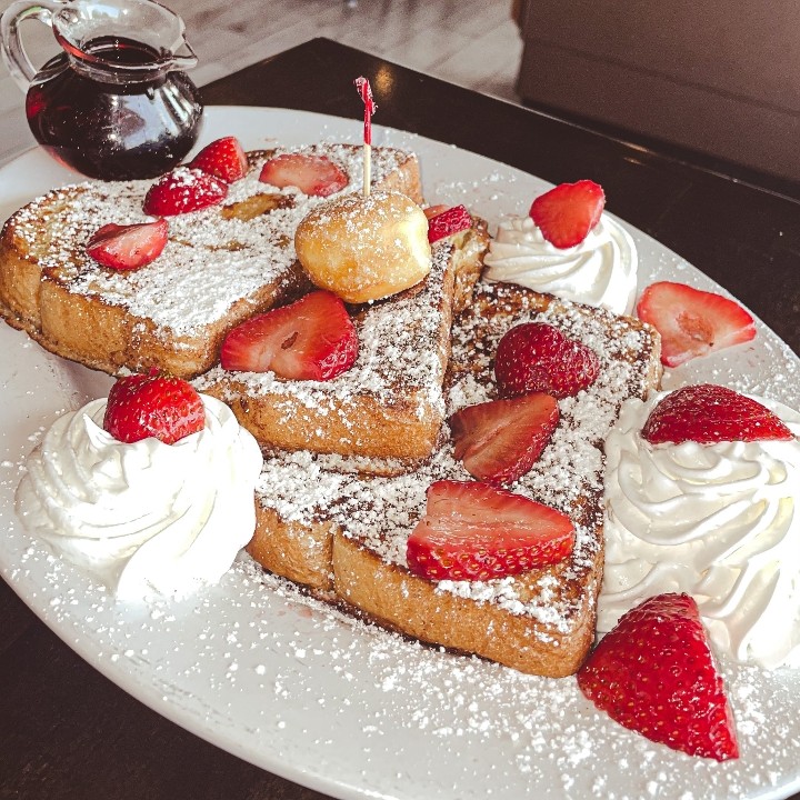 French Toast, Srawberries & Whip (3PCS)