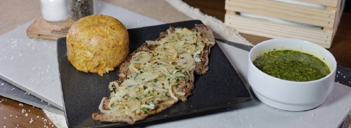 Bistec Encebollado Con Mofongo