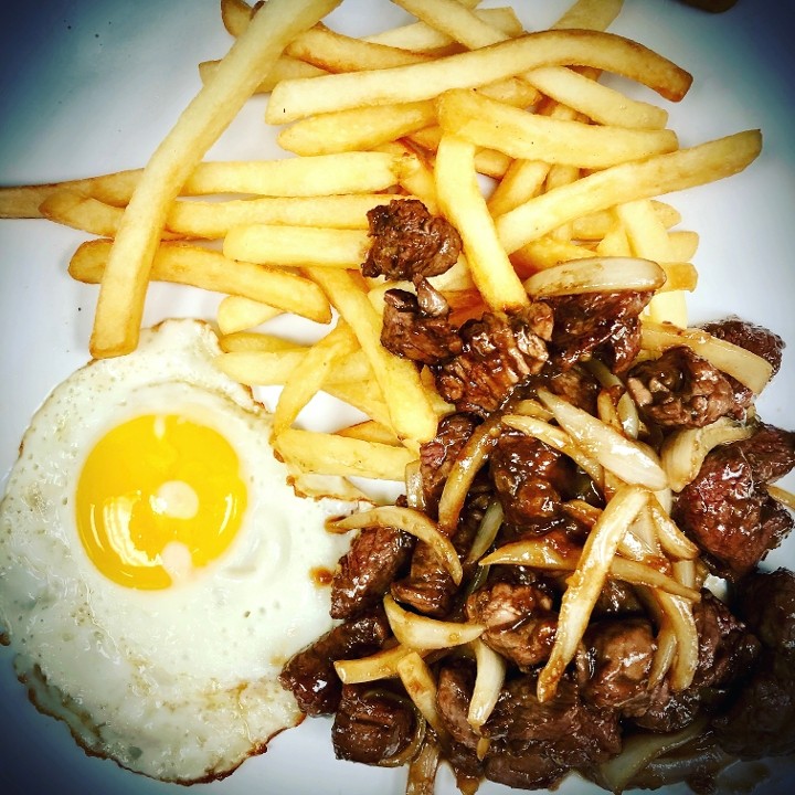 Stir-Fried Beef With Onion, Egg, & French Fries