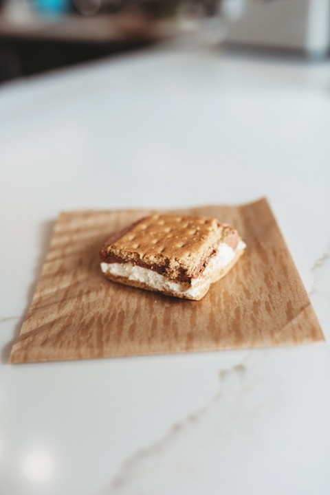 THE TINY FROZEN PEPPERMINT S'MORE