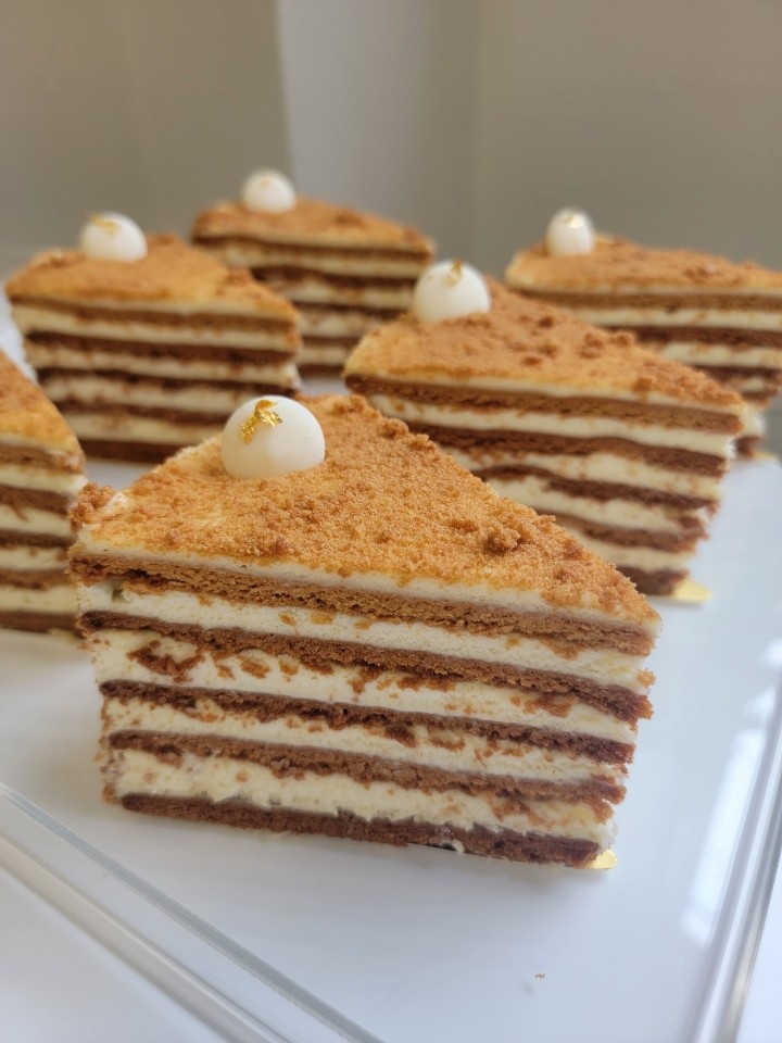 Honey Medium Cake 1pc Online at Best Price | Brought In Cakes | Lulu UAE