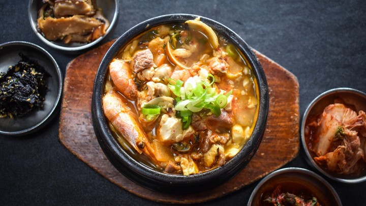 Assorted Tofu Soup (Beef,Seafood,Enoki)