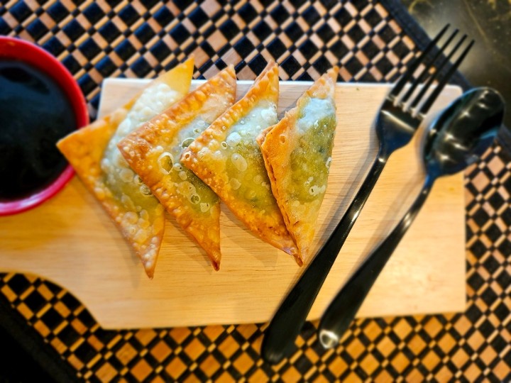Masala Green Peas Wantons with Date-Tamarind Sauce