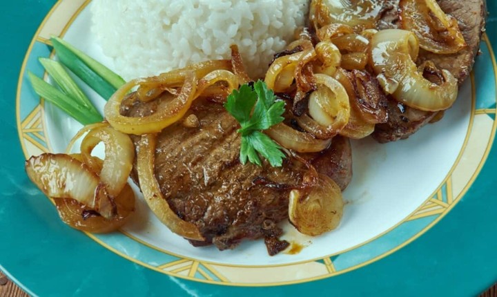 Bistec Encebollado