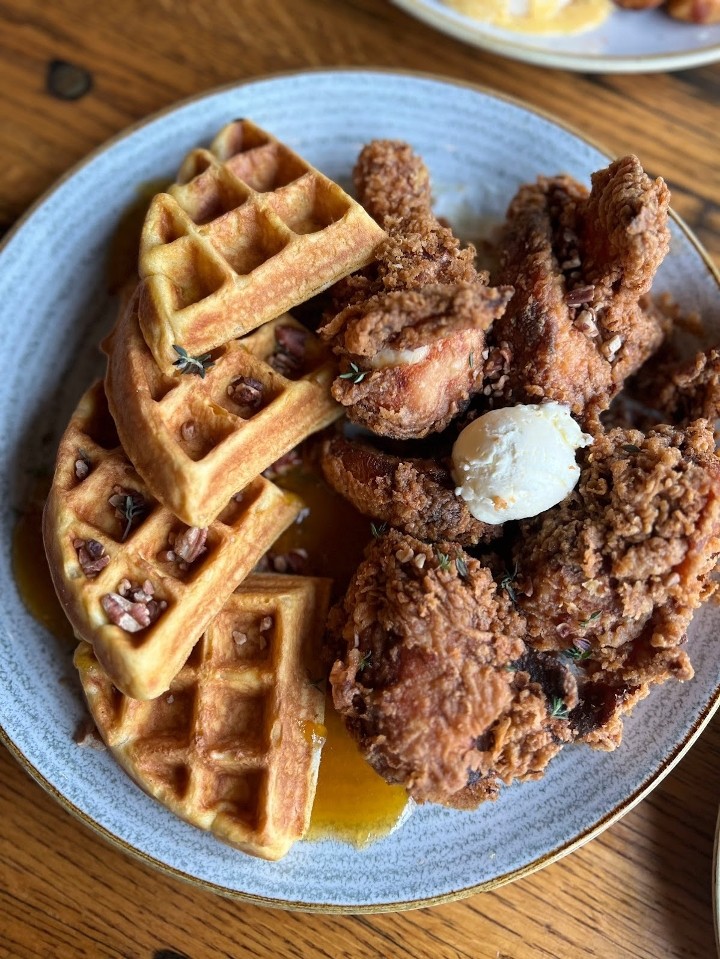 CHICKEN & WAFFLES