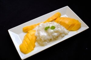 D003. Sweet Coconut Sticky Rice with Mango (Seasonal)