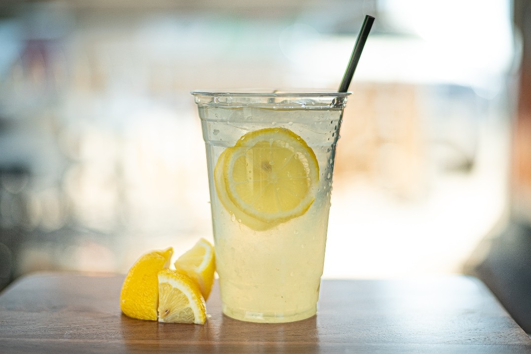 Freshly Squeezed Lemonade 24 oz