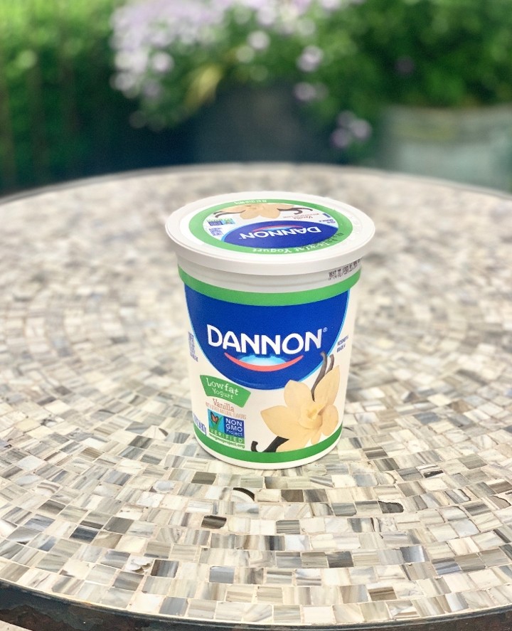 Dannon Vanilla Yogurt (Quart)