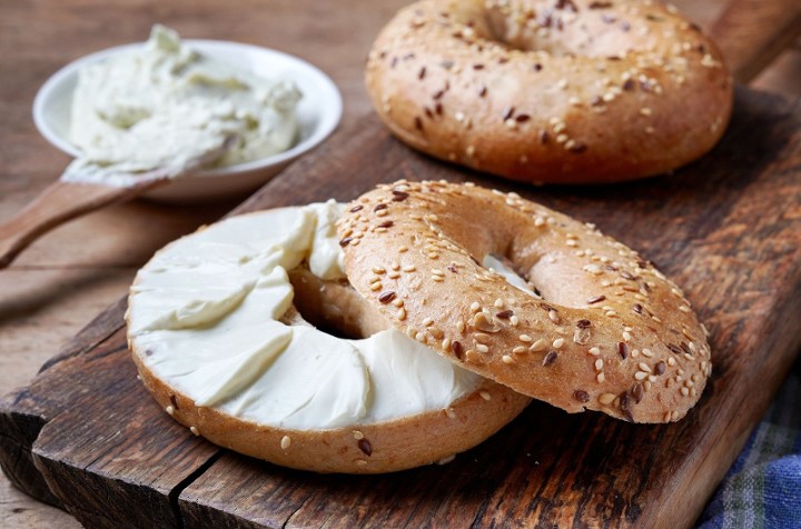 BAGEL W/ 2 SPREADS