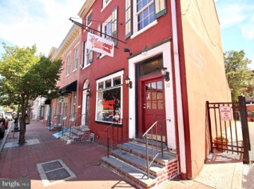 Saucey's Pizza | 12 E Market